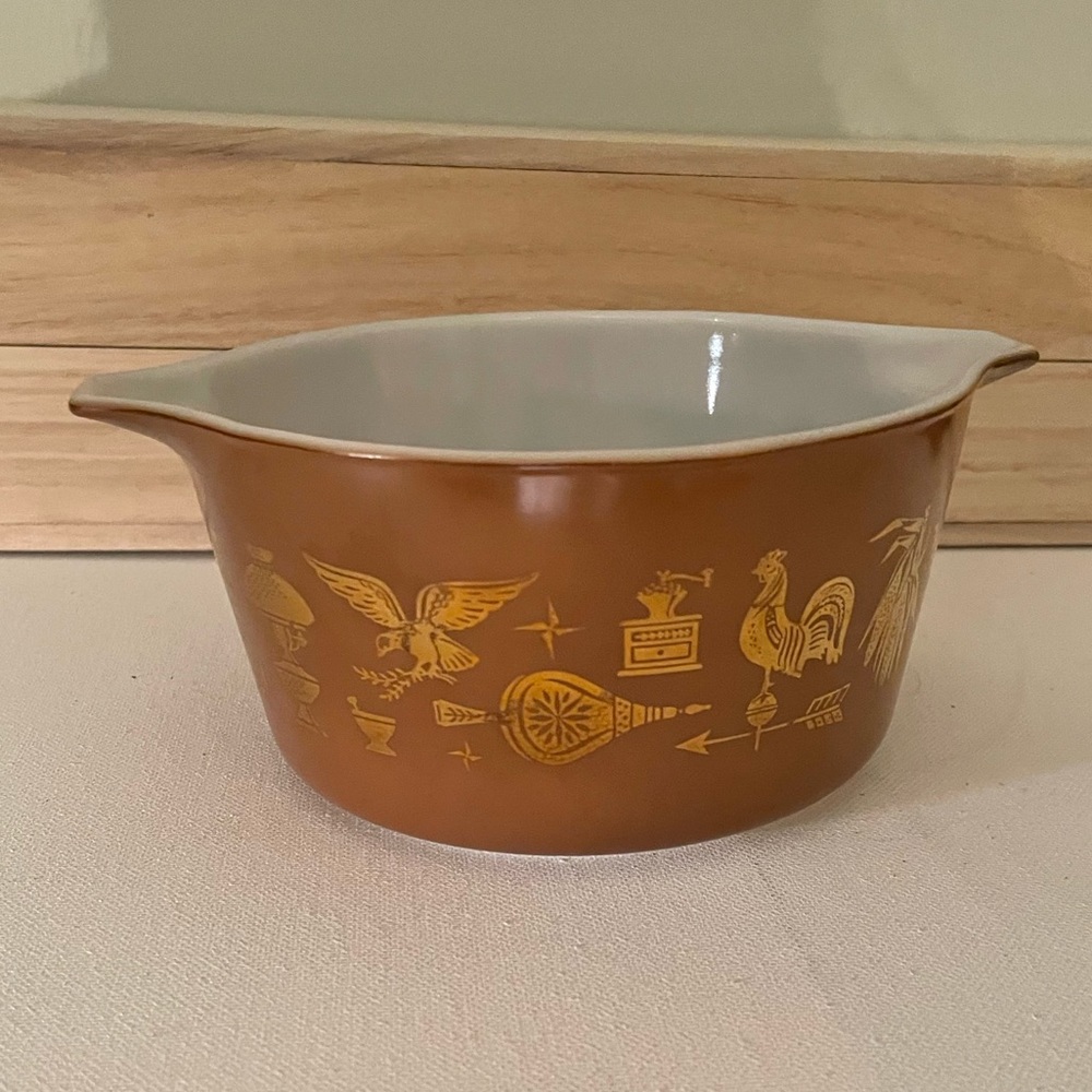 PYREX VINTAGE EARLY AMERICAN PATTERN 1 QT 473